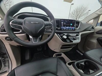 2024 Chrysler Pacifica - Photo 12