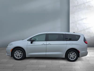 2024 Chrysler Pacifica - Photo 3