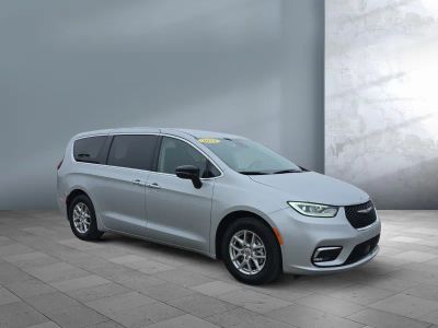 2024 Chrysler Pacifica - Photo 8