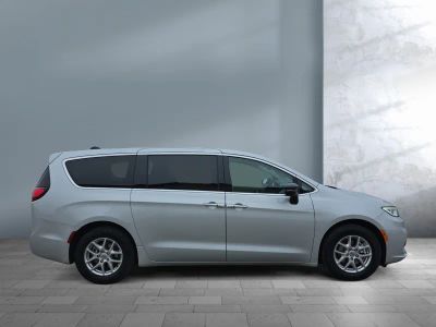2024 Chrysler Pacifica - Photo 7