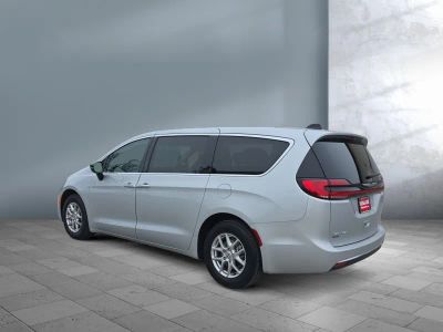2024 Chrysler Pacifica - Photo 4