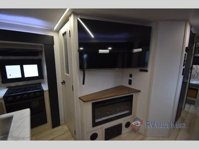 2025 Forest River RV Wildwood Heritage Glen — photo 9 view