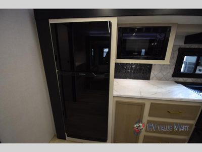 2025 Forest River RV Wildwood Heritage Glen — photo 15 view