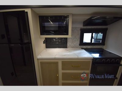 2025 Forest River RV Wildwood Heritage Glen — photo 17 view