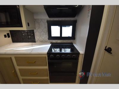 2025 Forest River RV Wildwood Heritage Glen — photo 18 view