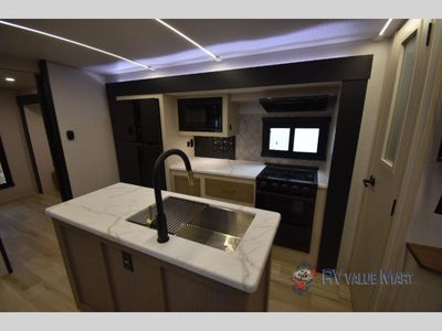 2025 Forest River RV Wildwood Heritage Glen — photo 21 view