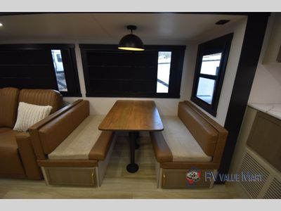 2025 Forest River RV Wildwood Heritage Glen — photo 11 view
