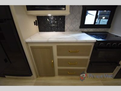 2025 Forest River RV Wildwood Heritage Glen — photo 16 view