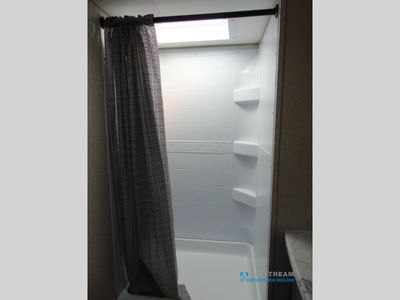 2022 Venture RV Stratus - Photo 25