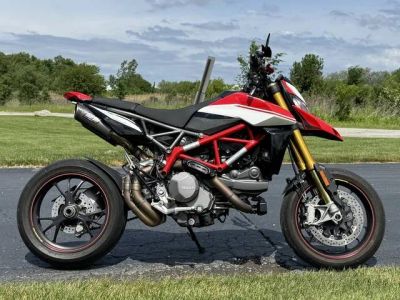 2019 Ducati Hypermotard 950 SP — front three-quarter view