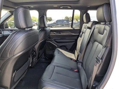2026 Jeep Grand Cherokee — photo 14 view
