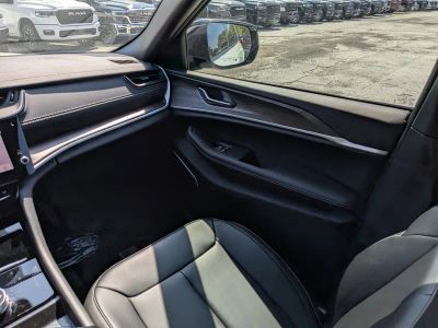 2026 Jeep Grand Cherokee — photo 18 view