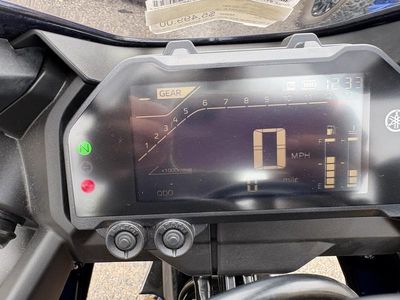 2025 Yamaha YZF-R3 - Photo 14