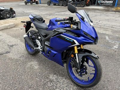 2025 Yamaha YZF-R3 - Photo 1