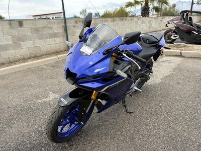 2025 Yamaha YZF-R3 - Photo 2