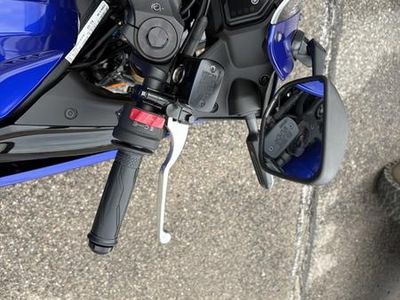 2025 Yamaha YZF-R3 - Photo 13