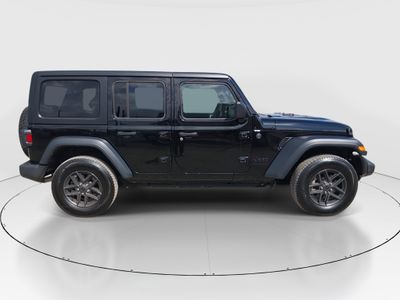 2024 Jeep Wrangler - Photo 8