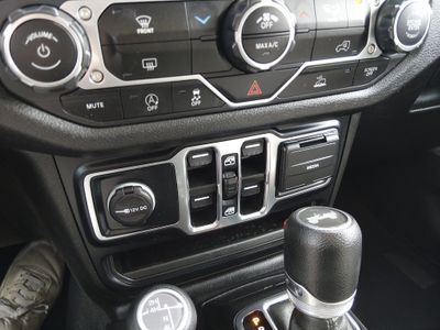 2024 Jeep Wrangler - Photo 17