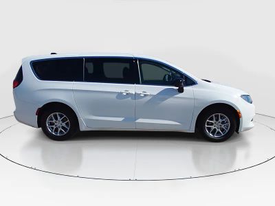 2024 Chrysler Voyager - Photo 8