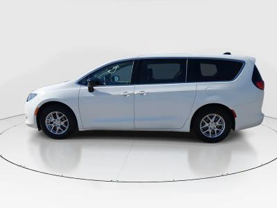 2024 Chrysler Voyager - Photo 4
