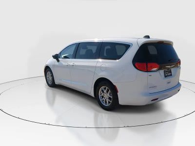 2024 Chrysler Voyager - Photo 5