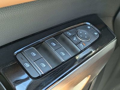2025 Nissan Pathfinder - Photo 18