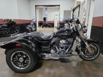 2016 Harley-Davidson® FLRT - Freewheeler® — front three-quarter view