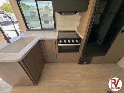 2026 Wildwood 28DBUD — photo 16 view