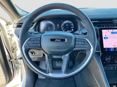 2025 Jeep Grand Cherokee — photo 11 view