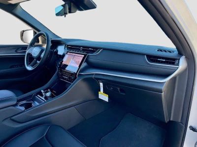 2025 Jeep Grand Cherokee — photo 29 view