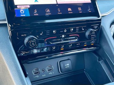 2025 Jeep Grand Cherokee — photo 16 view