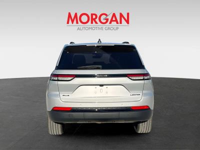 2025 Jeep Grand Cherokee — engine compartment view