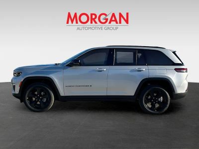 2025 Jeep Grand Cherokee — interior view