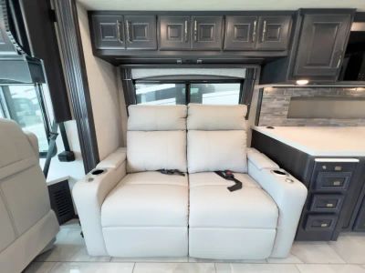 2026 Fleetwood DISCOVERY LXE - Photo 8