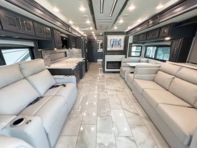 2026 Fleetwood DISCOVERY LXE - Photo 6