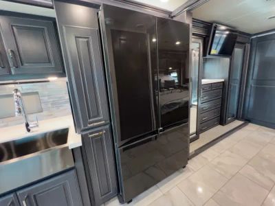 2026 Fleetwood DISCOVERY LXE - Photo 13