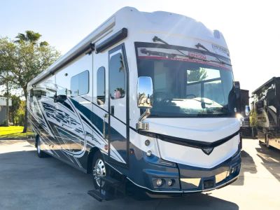 2026 Fleetwood DISCOVERY LXE - Photo 1