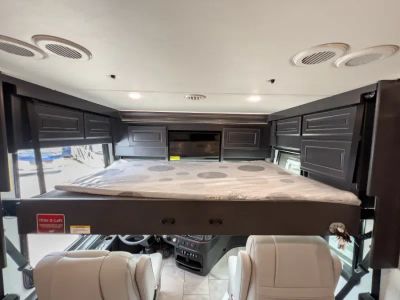 2026 Fleetwood DISCOVERY LXE - Photo 4