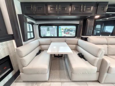 2026 Fleetwood DISCOVERY LXE - Photo 17