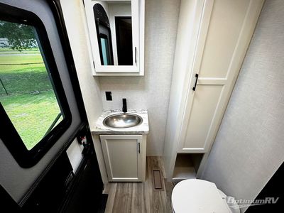 2026 Venture RV SportTrek - Photo 15