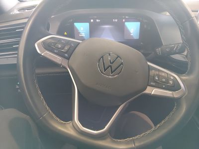 2024 Volkswagen Atlas Cross Sport — photo 12 view