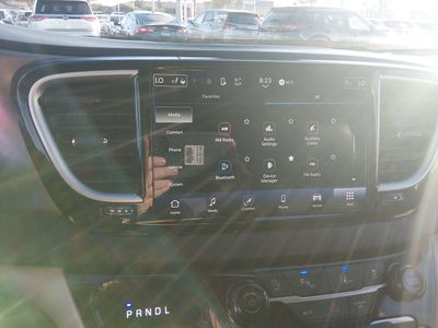 2024 Chrysler Pacifica — photo 17 view