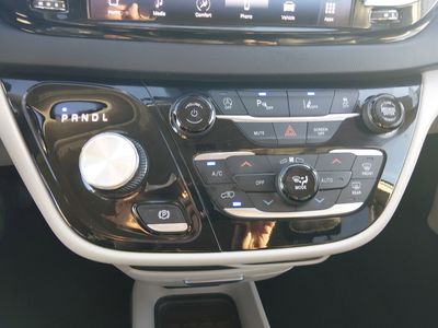 2024 Chrysler Pacifica — photo 19 view