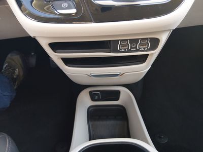 2024 Chrysler Pacifica — photo 20 view