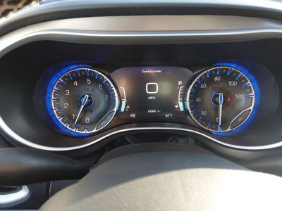 2024 Chrysler Pacifica — photo 14 view