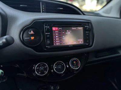 2016 Toyota Yaris — photo 16 view