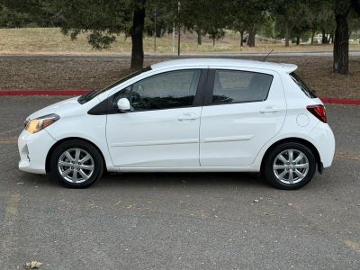 2016 Toyota Yaris — photo 9 view
