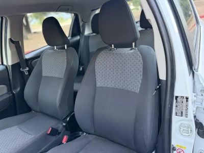 2016 Toyota Yaris — photo 14 view
