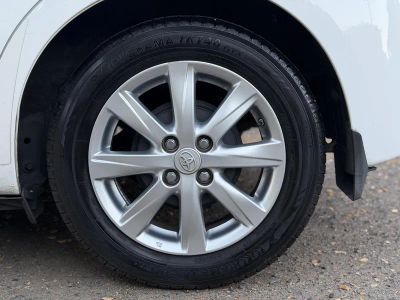 2016 Toyota Yaris — photo 12 view