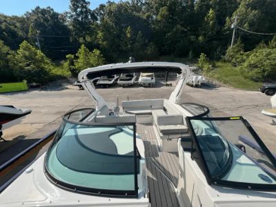 2025 Sea Ray SDX 270 - Photo 12